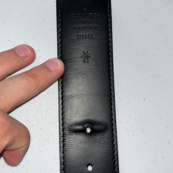 M9043W
LV Initiales 40MM Reversible
30/32in - Picture 9 of 9